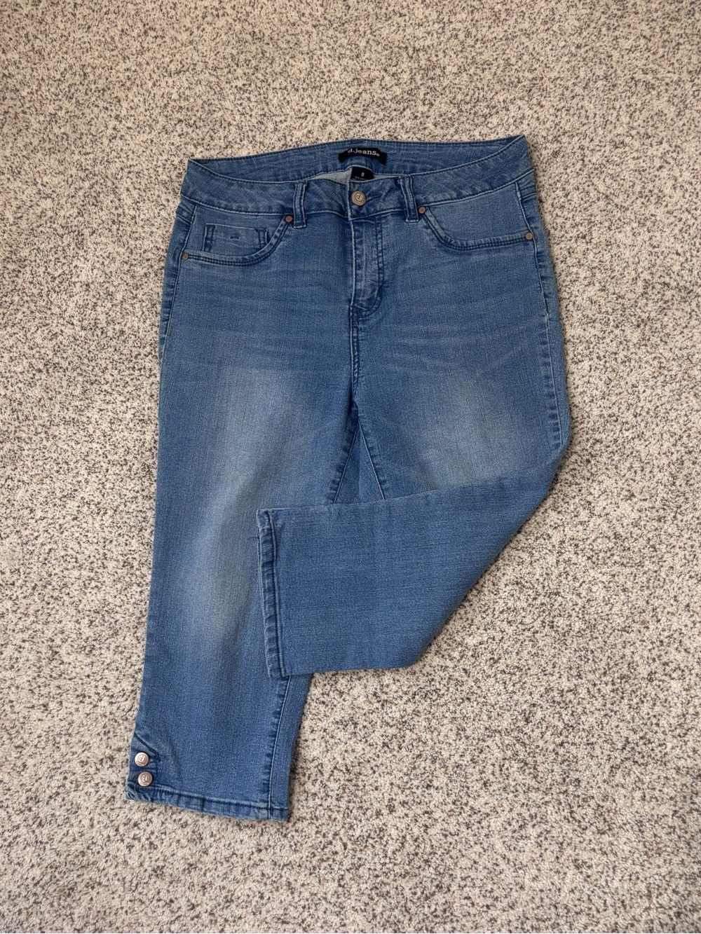 d.jeans Women's Blue Cropped Button-Hem Jeans
